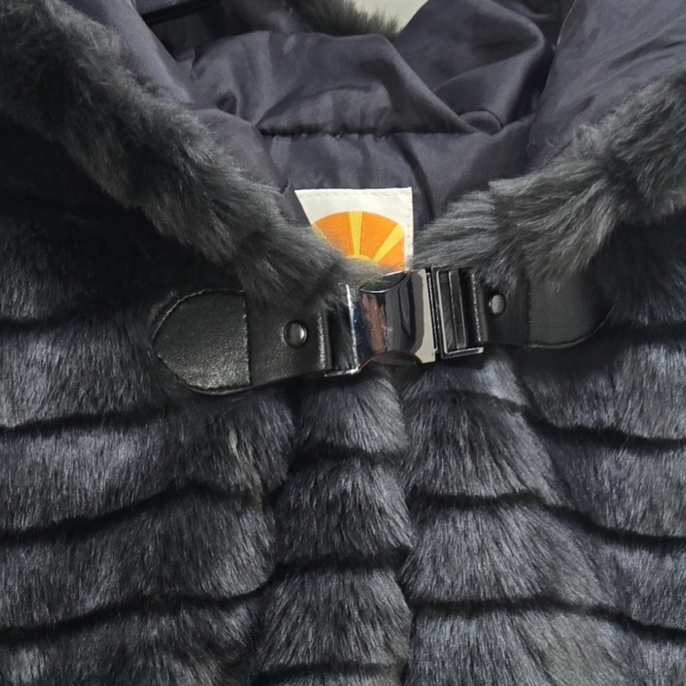 C & C California Dark Gray Faux Fur Vest Buckle Closure Women's Size Large EUC - Picture 2 of 5